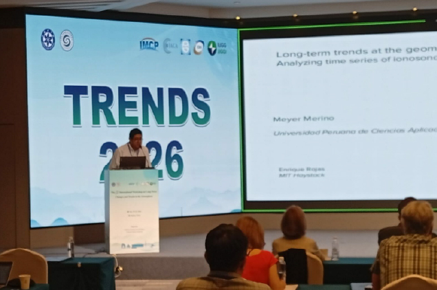 Docente UPCino presentó investigación sobre la ionosfera en TRENDS 2026