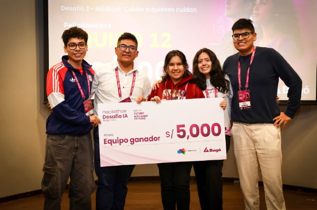Estudiantes de Ingeniería de Software destacan en hackathon de inteligencia artificial junto a Bagó
