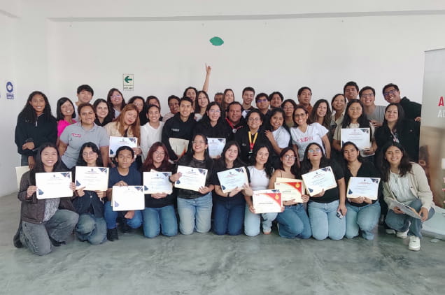 Nuestro programa WeTALK UPC culmina proyecto social beneficiando a escolares en Villa María del Triunfo